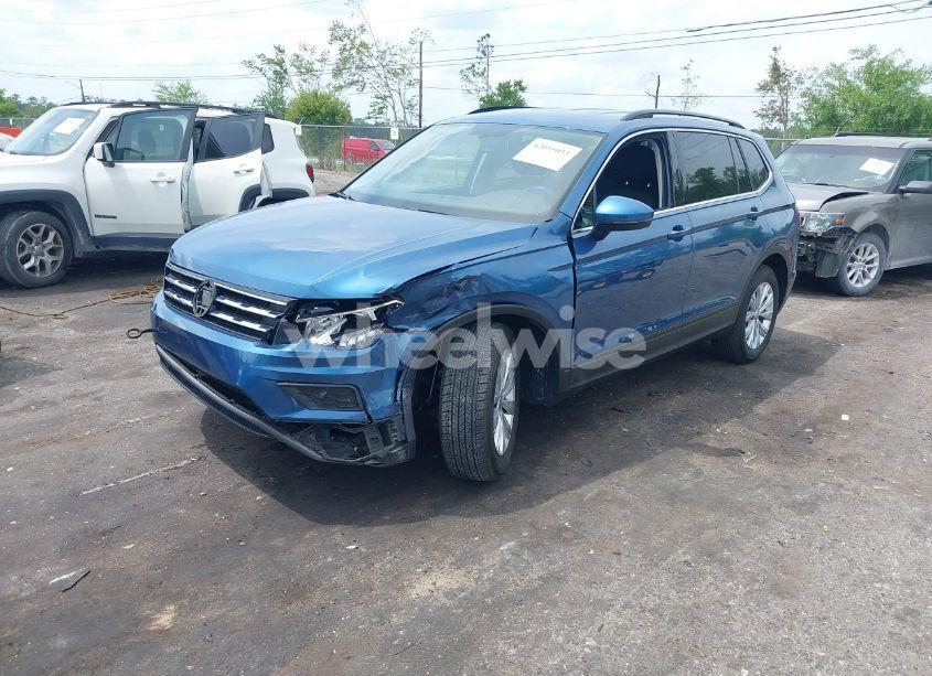 Photo 2 of 2019 Volkswagen Tiguan 2.0T SE/2.0T SEL/2.0T SEL R-LINE/2.0T SEL R-LINE BLACK (VIN 3VV3B7AX6KM048924)