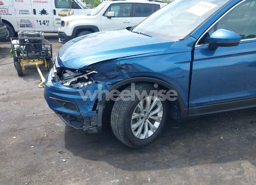 Photo 6 of 2019 Volkswagen Tiguan 2.0T SE/2.0T SEL/2.0T SEL R-LINE/2.0T SEL R-LINE BLACK (VIN 3VV3B7AX6KM048924)