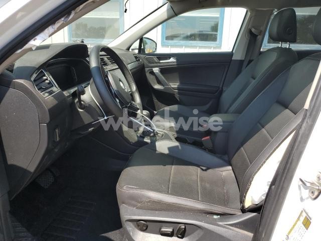 Photo 5 of 2020 VOLKSWAGEN TIGUAN SE (VIN 3VV3B7AX6LM106015)