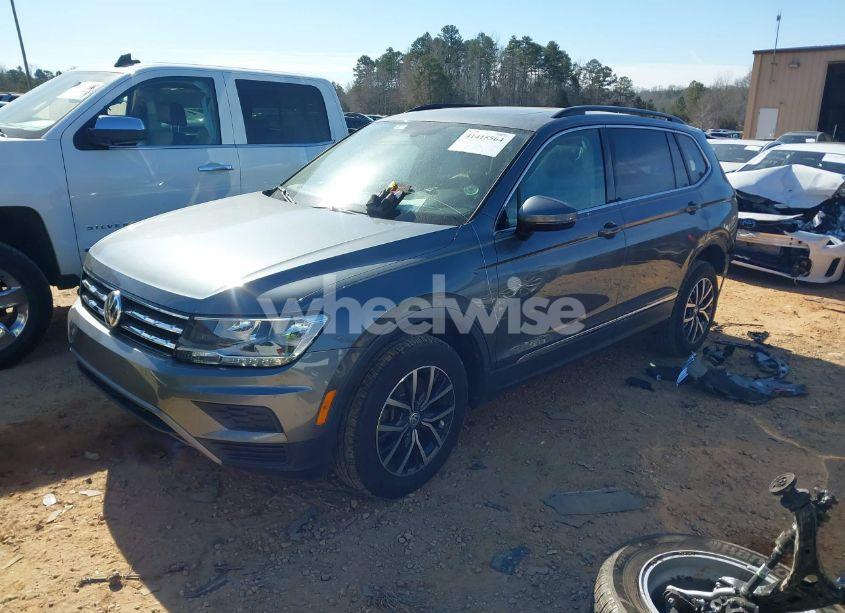 Photo 2 of 2020 Volkswagen Tiguan 2.0T SE/2.0T SE R-LINE BLACK/2.0T SEL (VIN 3VV3B7AX6LM168157)