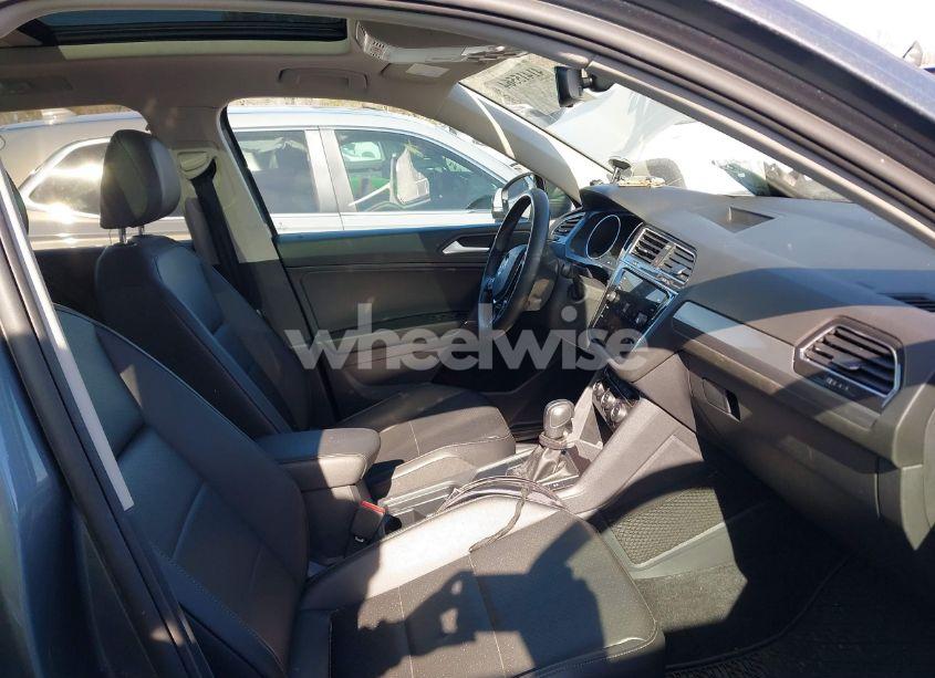 Photo 5 of 2020 Volkswagen Tiguan 2.0T SE/2.0T SE R-LINE BLACK/2.0T SEL (VIN 3VV3B7AX6LM168157)