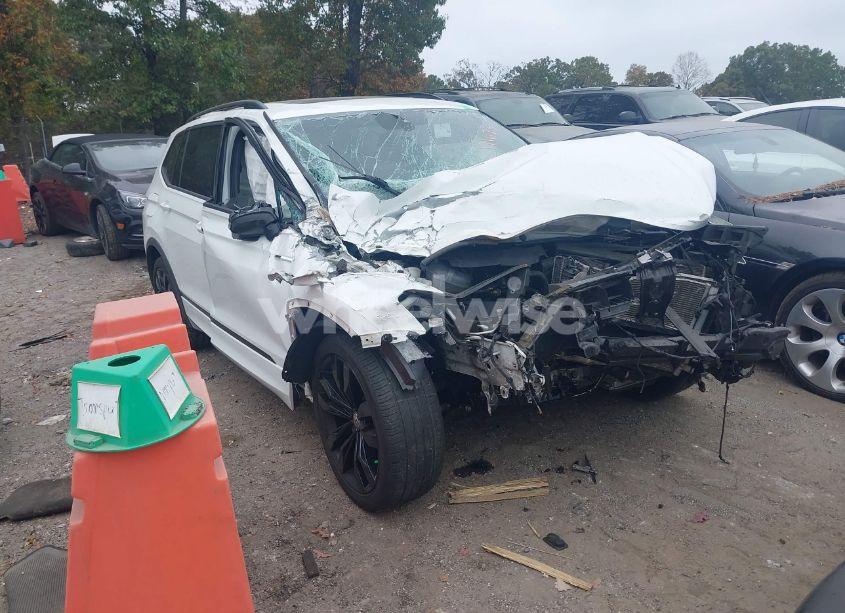 2020 Volkswagen Tiguan 2.0T SE/2.0T SE R-LINE BLACK/2.0T SEL (VIN 3VV3B7AX6LM171673) main photo