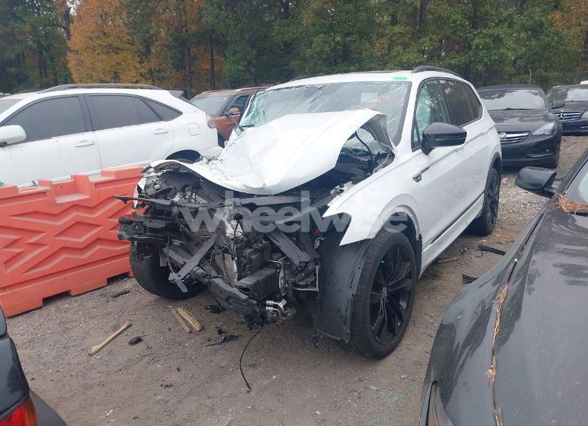 Photo 2 of 2020 Volkswagen Tiguan 2.0T SE/2.0T SE R-LINE BLACK/2.0T SEL (VIN 3VV3B7AX6LM171673)