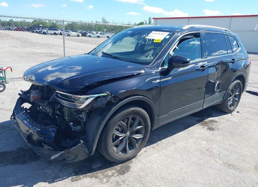 Photo 2 of 2022 Volkswagen Tiguan 2.0T SE (VIN 3VV3B7AX6NM082771)