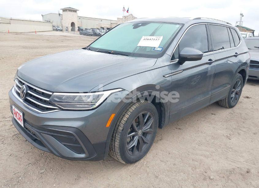 Photo 2 of 2022 Volkswagen Tiguan 2.0T SE (VIN 3VV3B7AX6NM138286)