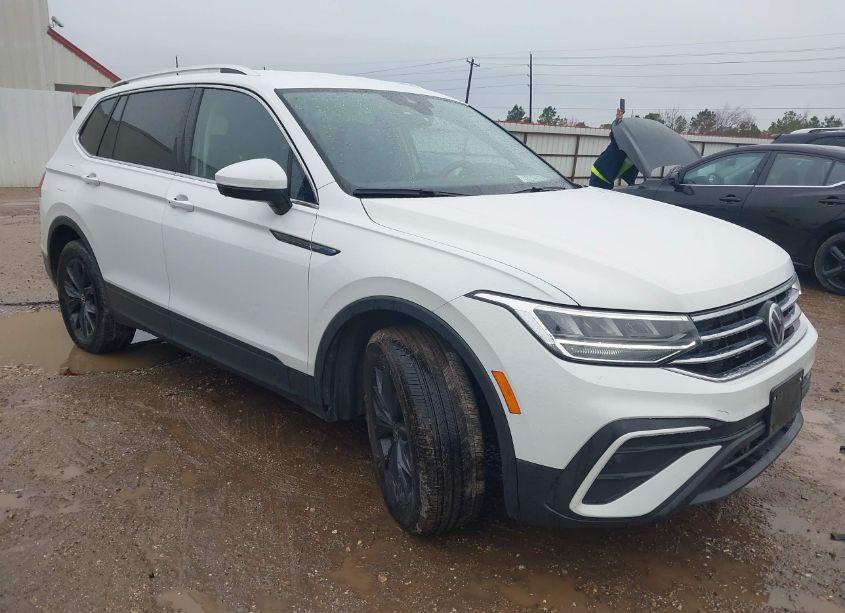 2024 Volkswagen Tiguan 2.0T SE/WOLFSBURG EDITION (VIN 3VV3B7AX6RM045575) main photo