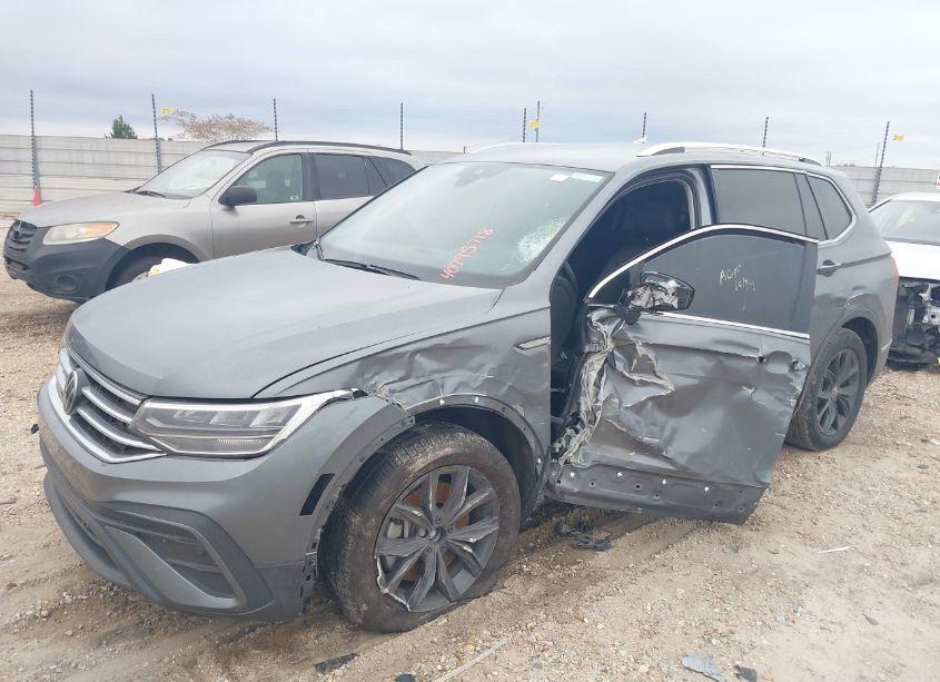 Photo 2 of 2024 Volkswagen Tiguan 2.0T SE/WOLFSBURG EDITION (VIN 3VV3B7AX6RM127519)