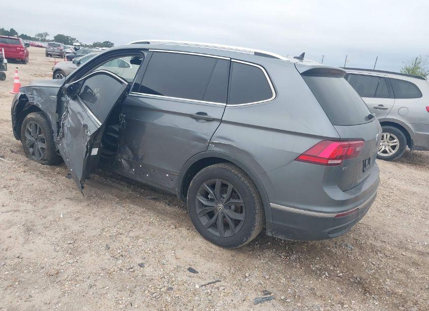 Photo 3 of 2024 Volkswagen Tiguan 2.0T SE/WOLFSBURG EDITION (VIN 3VV3B7AX6RM127519)