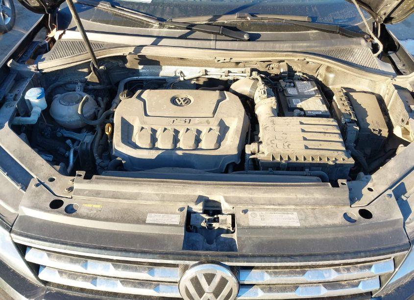Photo 10 of 2018 Volkswagen Tiguan 2.0T SE/2.0T SEL (VIN 3VV3B7AX7JM024386)