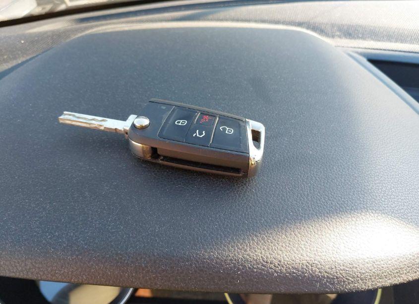 Photo 11 of 2018 Volkswagen Tiguan 2.0T SE/2.0T SEL (VIN 3VV3B7AX7JM024386)