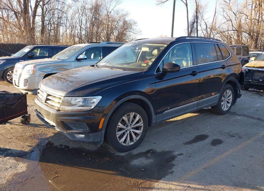 Photo 2 of 2018 Volkswagen Tiguan 2.0T SE/2.0T SEL (VIN 3VV3B7AX7JM024386)