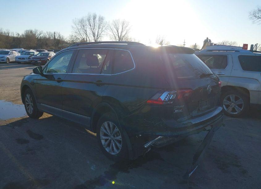Photo 3 of 2018 Volkswagen Tiguan 2.0T SE/2.0T SEL (VIN 3VV3B7AX7JM024386)