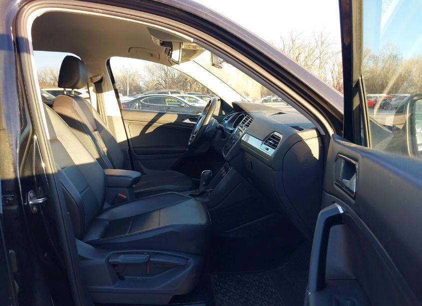 Photo 5 of 2018 Volkswagen Tiguan 2.0T SE/2.0T SEL (VIN 3VV3B7AX7JM024386)
