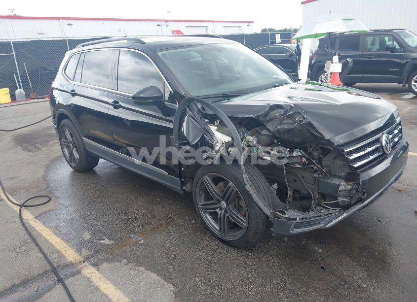 2018 Volkswagen Tiguan 2.0T SE/2.0T SEL (VIN 3VV3B7AX7JM076018) main photo