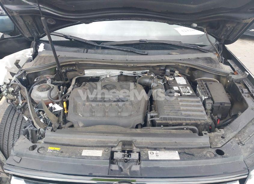 Photo 10 of 2018 Volkswagen Tiguan 2.0T SE/2.0T SEL (VIN 3VV3B7AX7JM076018)