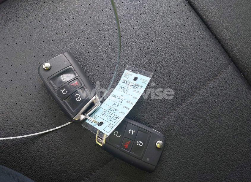 Photo 11 of 2018 Volkswagen Tiguan 2.0T SE/2.0T SEL (VIN 3VV3B7AX7JM076018)