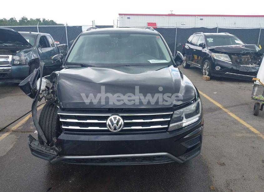 Photo 12 of 2018 Volkswagen Tiguan 2.0T SE/2.0T SEL (VIN 3VV3B7AX7JM076018)