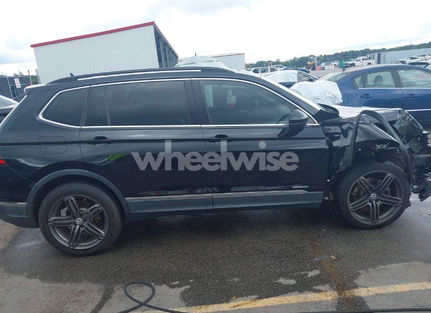 Photo 13 of 2018 Volkswagen Tiguan 2.0T SE/2.0T SEL (VIN 3VV3B7AX7JM076018)