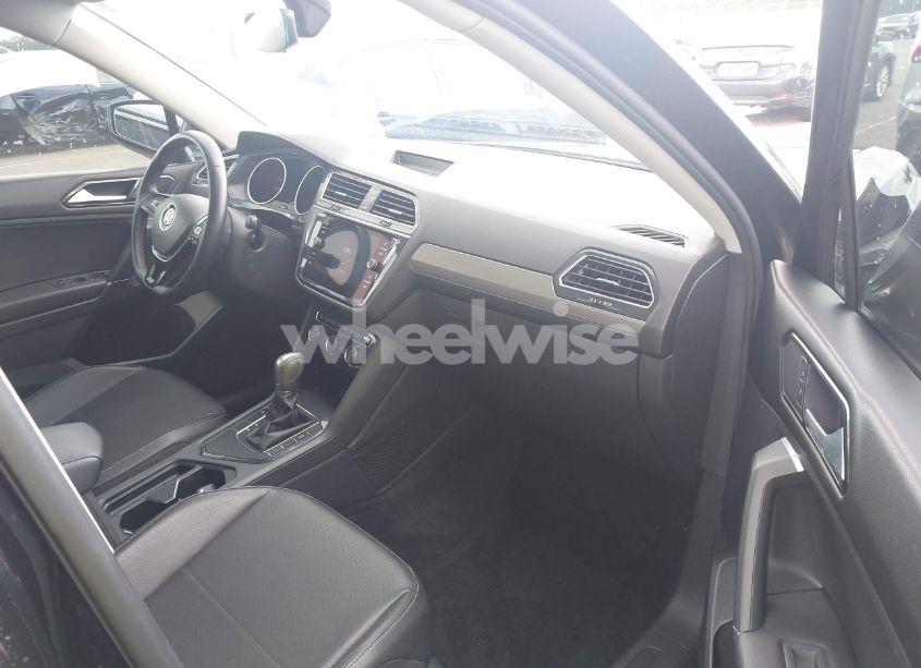 Photo 5 of 2018 Volkswagen Tiguan 2.0T SE/2.0T SEL (VIN 3VV3B7AX7JM076018)