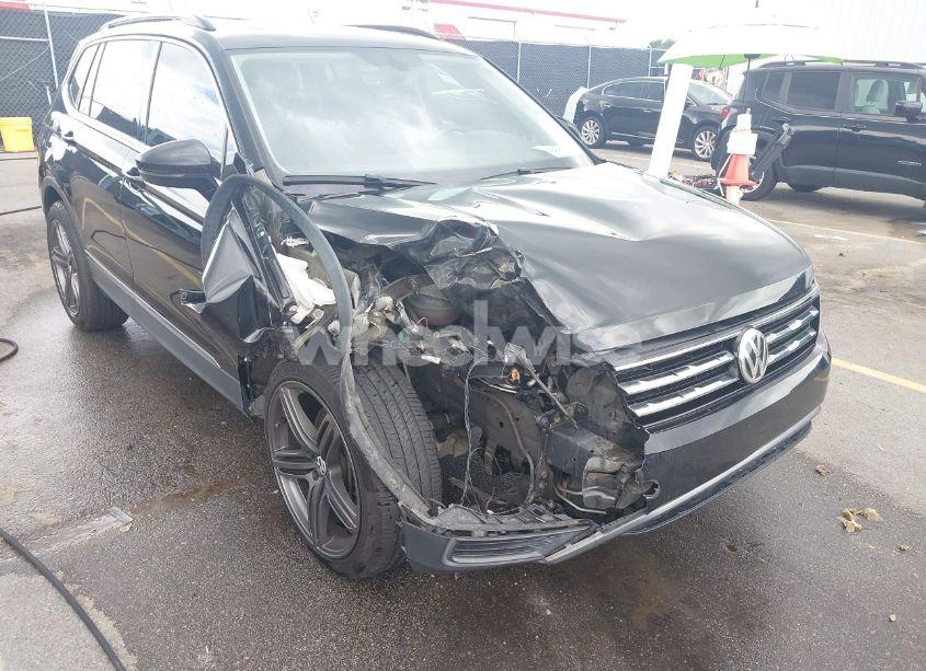 Photo 6 of 2018 Volkswagen Tiguan 2.0T SE/2.0T SEL (VIN 3VV3B7AX7JM076018)