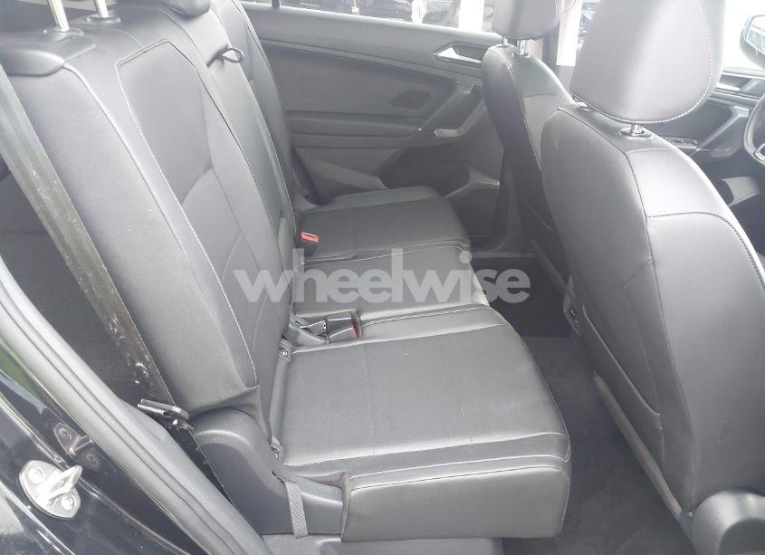 Photo 8 of 2018 Volkswagen Tiguan 2.0T SE/2.0T SEL (VIN 3VV3B7AX7JM076018)