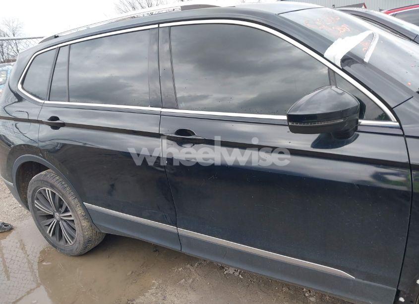 Photo 13 of 2018 Volkswagen Tiguan 2.0T SE/2.0T SEL (VIN 3VV3B7AX7JM154488)