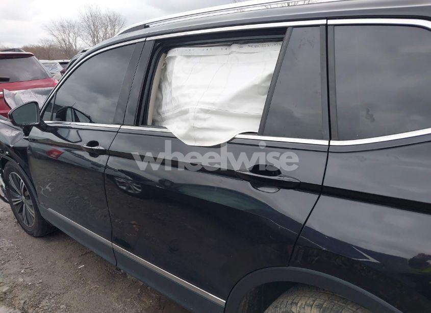 Photo 14 of 2018 Volkswagen Tiguan 2.0T SE/2.0T SEL (VIN 3VV3B7AX7JM154488)