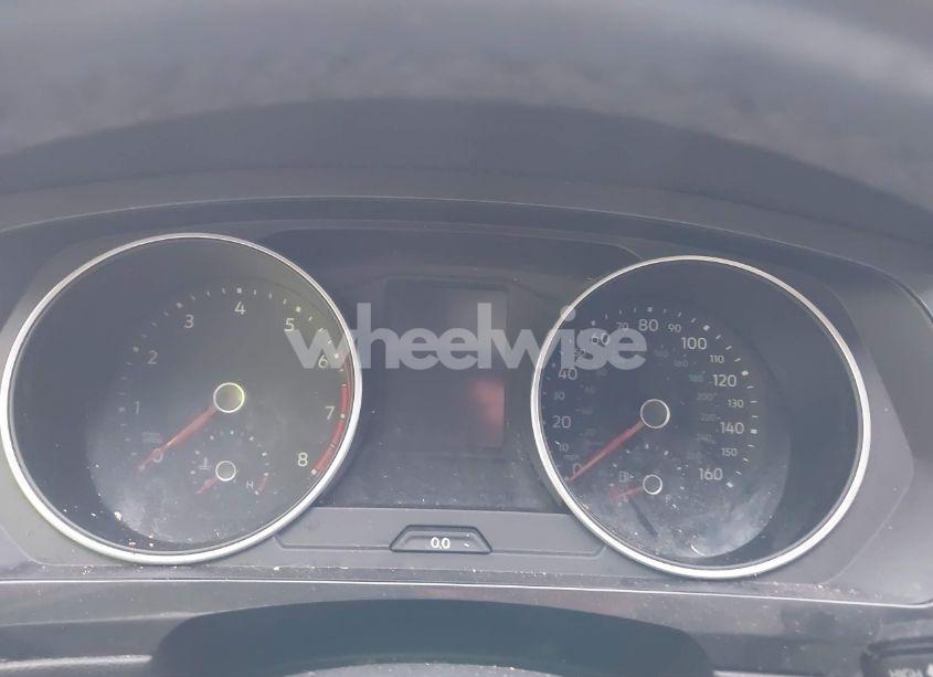 Photo 15 of 2018 Volkswagen Tiguan 2.0T SE/2.0T SEL (VIN 3VV3B7AX7JM154488)