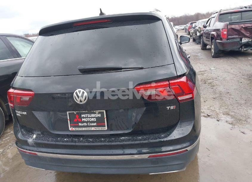 Photo 16 of 2018 Volkswagen Tiguan 2.0T SE/2.0T SEL (VIN 3VV3B7AX7JM154488)