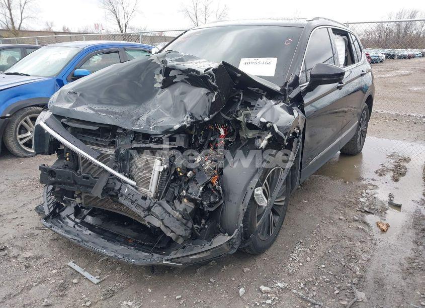 Photo 2 of 2018 Volkswagen Tiguan 2.0T SE/2.0T SEL (VIN 3VV3B7AX7JM154488)