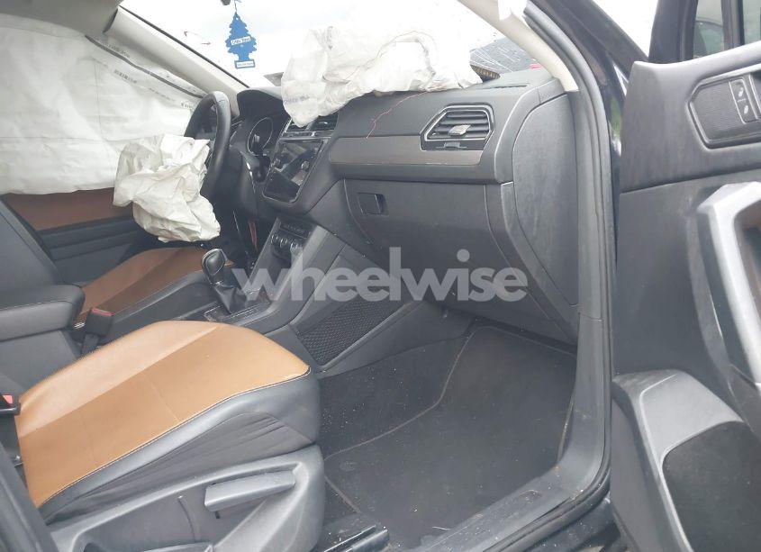 Photo 5 of 2018 Volkswagen Tiguan 2.0T SE/2.0T SEL (VIN 3VV3B7AX7JM154488)