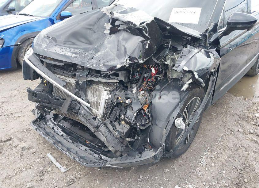 Photo 6 of 2018 Volkswagen Tiguan 2.0T SE/2.0T SEL (VIN 3VV3B7AX7JM154488)