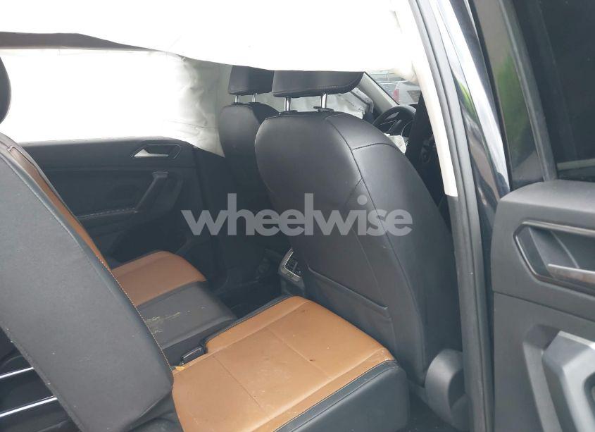 Photo 8 of 2018 Volkswagen Tiguan 2.0T SE/2.0T SEL (VIN 3VV3B7AX7JM154488)