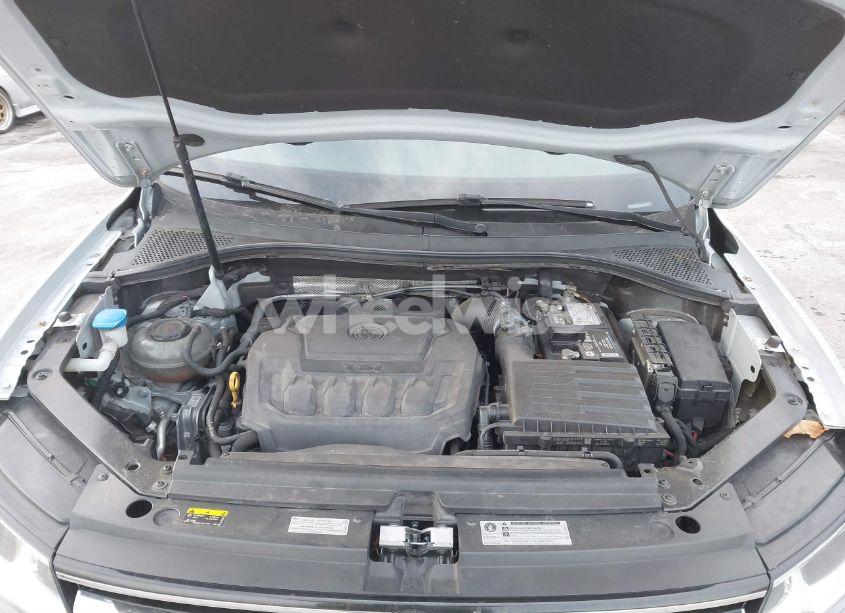 Photo 10 of 2018 Volkswagen Tiguan 2.0T SE/2.0T SEL (VIN 3VV3B7AX7JM195624)