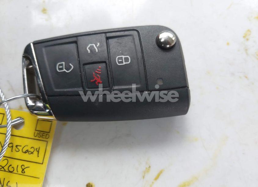 Photo 11 of 2018 Volkswagen Tiguan 2.0T SE/2.0T SEL (VIN 3VV3B7AX7JM195624)