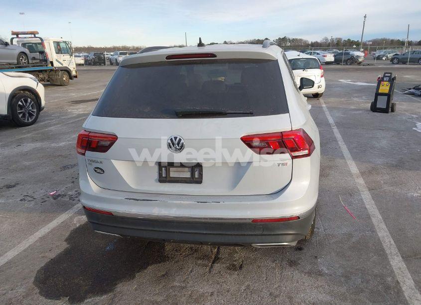 Photo 16 of 2018 Volkswagen Tiguan 2.0T SE/2.0T SEL (VIN 3VV3B7AX7JM195624)