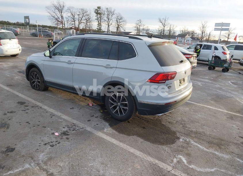 Photo 3 of 2018 Volkswagen Tiguan 2.0T SE/2.0T SEL (VIN 3VV3B7AX7JM195624)
