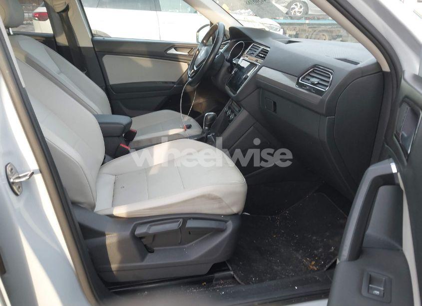 Photo 5 of 2018 Volkswagen Tiguan 2.0T SE/2.0T SEL (VIN 3VV3B7AX7JM195624)