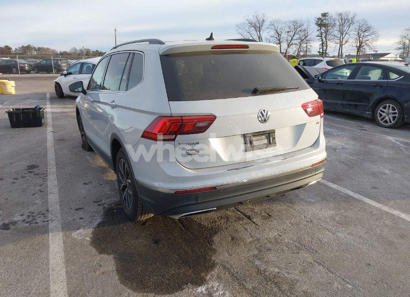 Photo 6 of 2018 Volkswagen Tiguan 2.0T SE/2.0T SEL (VIN 3VV3B7AX7JM195624)