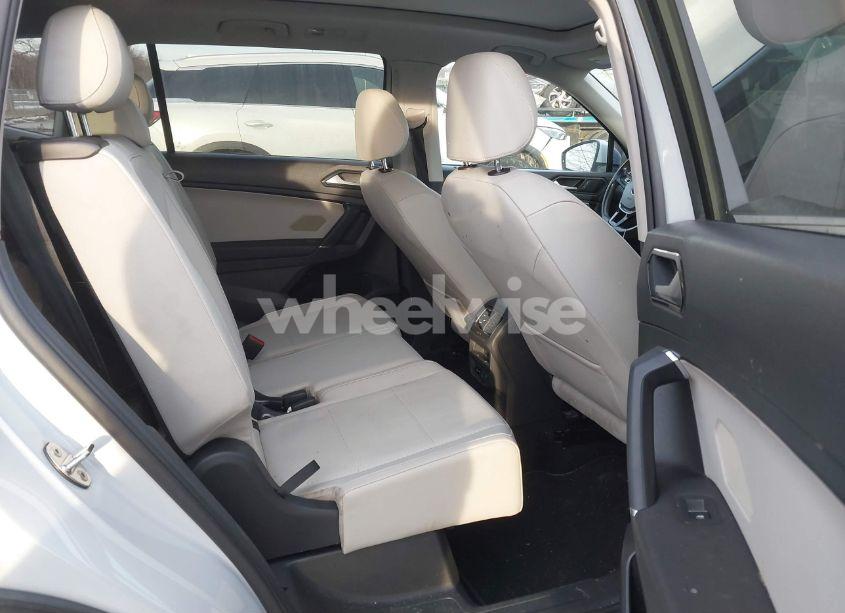 Photo 8 of 2018 Volkswagen Tiguan 2.0T SE/2.0T SEL (VIN 3VV3B7AX7JM195624)