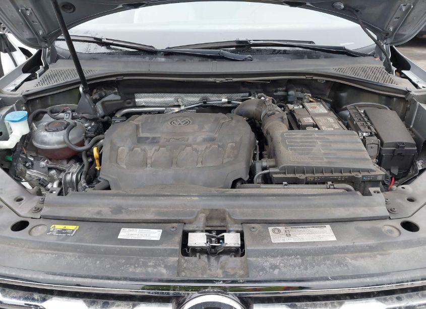 Photo 10 of 2019 Volkswagen Tiguan 2.0T SE/2.0T SEL/2.0T SEL R-LINE/2.0T SEL R-LINE BLACK (VIN 3VV3B7AX7KM139782)