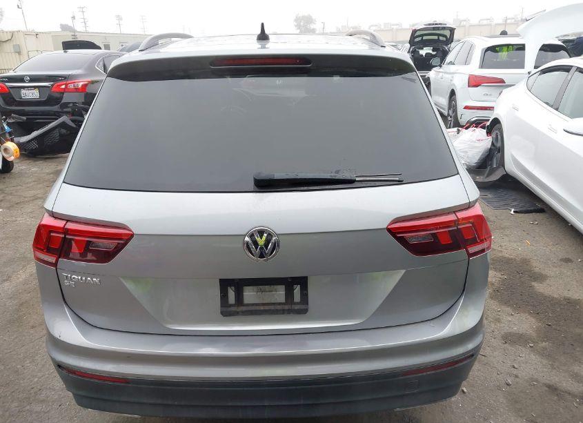 Photo 16 of 2019 Volkswagen Tiguan 2.0T SE/2.0T SEL/2.0T SEL R-LINE/2.0T SEL R-LINE BLACK (VIN 3VV3B7AX7KM139782)