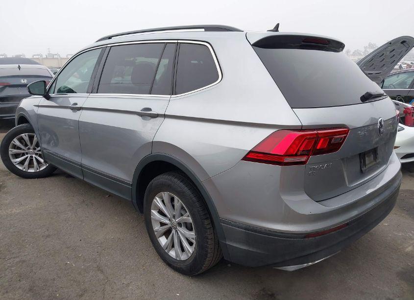 Photo 3 of 2019 Volkswagen Tiguan 2.0T SE/2.0T SEL/2.0T SEL R-LINE/2.0T SEL R-LINE BLACK (VIN 3VV3B7AX7KM139782)