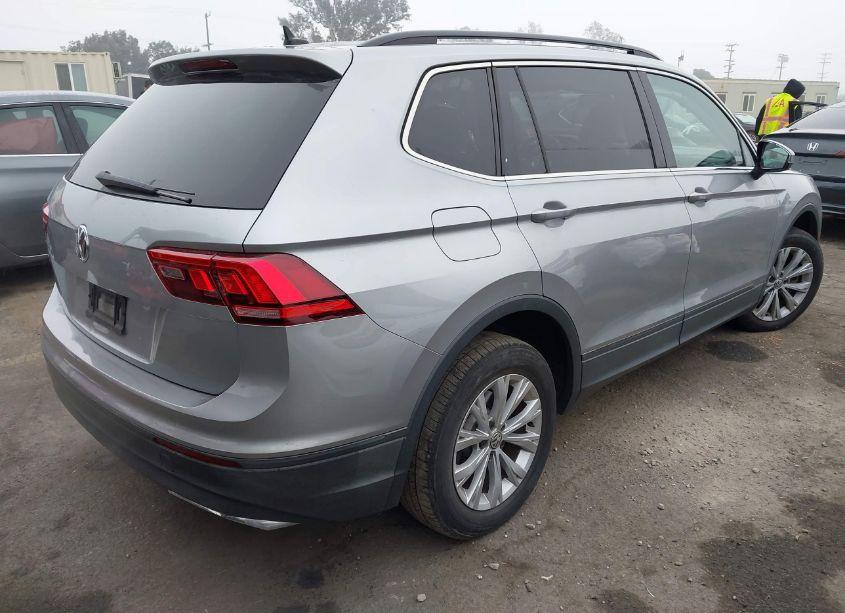 Photo 4 of 2019 Volkswagen Tiguan 2.0T SE/2.0T SEL/2.0T SEL R-LINE/2.0T SEL R-LINE BLACK (VIN 3VV3B7AX7KM139782)