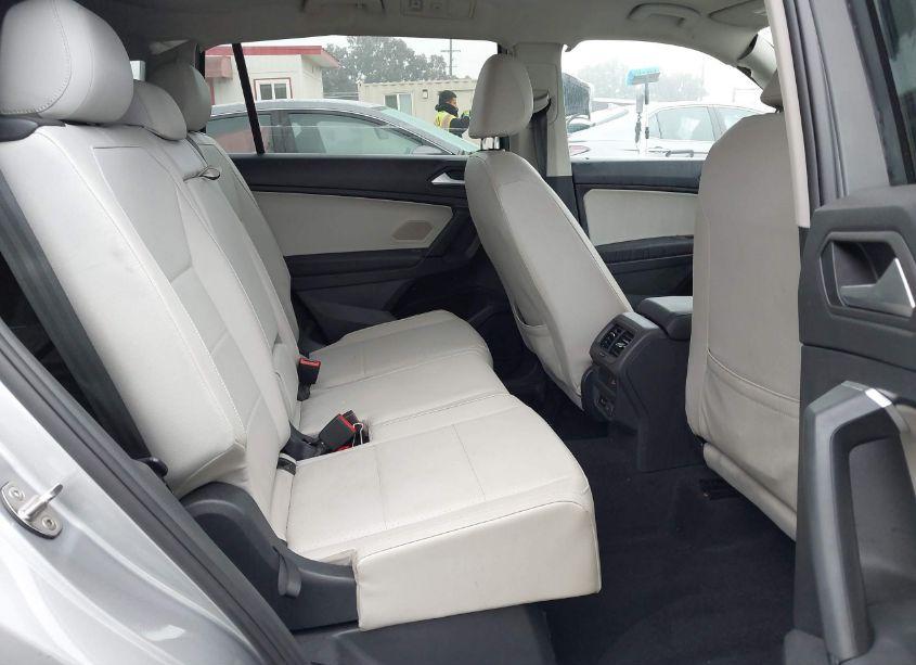 Photo 8 of 2019 Volkswagen Tiguan 2.0T SE/2.0T SEL/2.0T SEL R-LINE/2.0T SEL R-LINE BLACK (VIN 3VV3B7AX7KM139782)