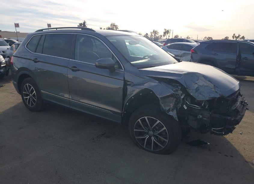 2020 Volkswagen Tiguan 2.0T SE/2.0T SE R-LINE BLACK/2.0T SEL (VIN 3VV3B7AX7LM061280) main photo