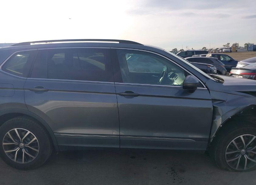 Photo 14 of 2020 Volkswagen Tiguan 2.0T SE/2.0T SE R-LINE BLACK/2.0T SEL (VIN 3VV3B7AX7LM061280)
