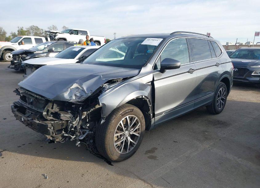 Photo 2 of 2020 Volkswagen Tiguan 2.0T SE/2.0T SE R-LINE BLACK/2.0T SEL (VIN 3VV3B7AX7LM061280)