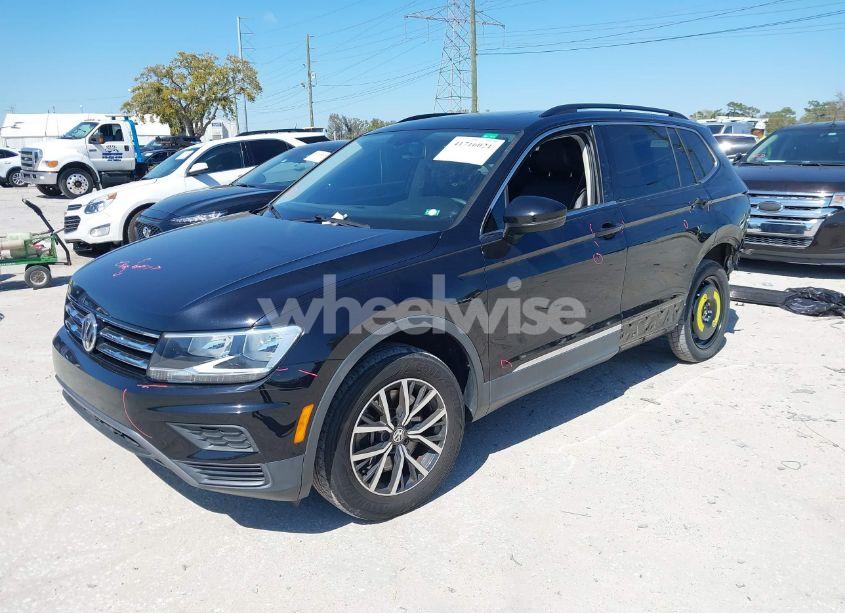 Photo 2 of 2020 Volkswagen Tiguan 2.0T SE/2.0T SE R-LINE BLACK/2.0T SEL (VIN 3VV3B7AX7LM086048)