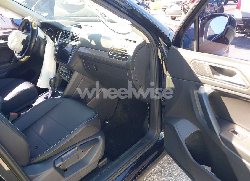 Photo 5 of 2021 Volkswagen Tiguan 2.0T SE/2.0T SE R-LINE BLACK/2.0T SEL (VIN 3VV3B7AX7MM050703)